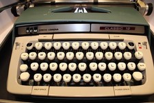 VTG 1966 SMITH CORONA SCM Classic 12 Portable Typewriter thumbnail
