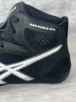 ASICS Dan Gable Evo size 8.5 Black & White J700Y 2018