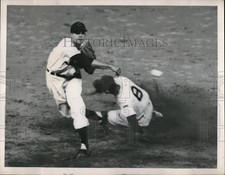 1951 Press Photo Ray Boons Shortstop Indians Forces Out Mike Guerra Red Sox MLB