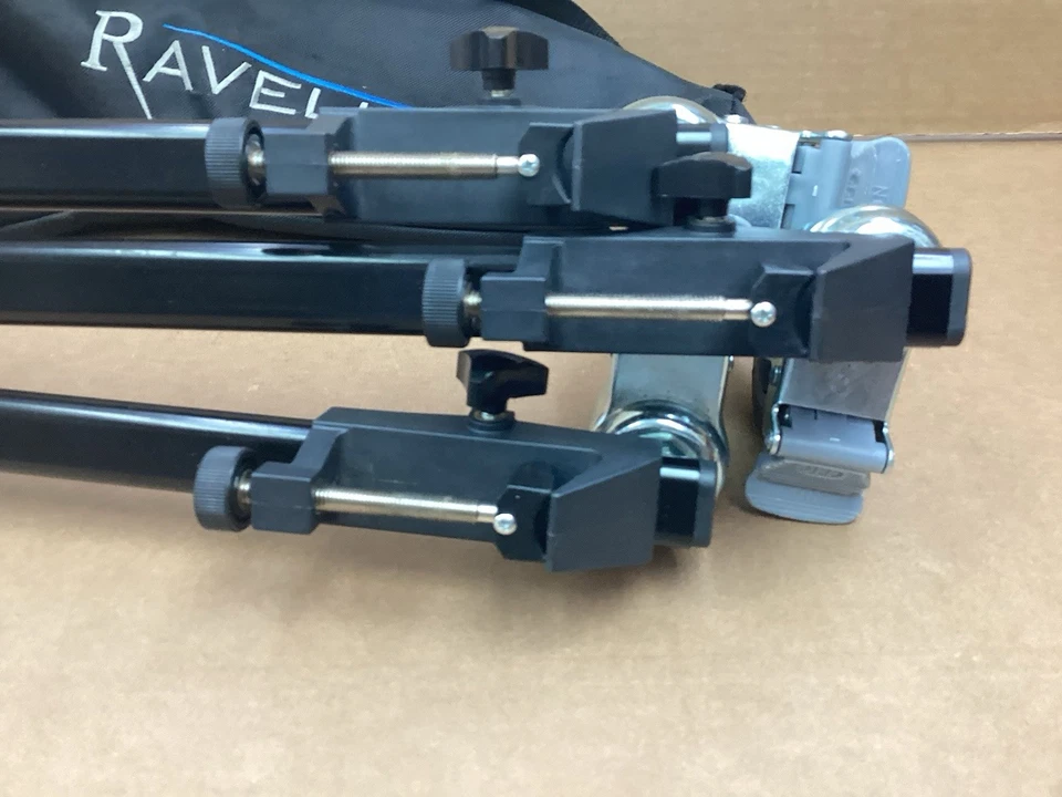 Carretilla trípode Ravelli en estuche portátil, plegable - 21 largo, rueda y estuche. Foto 4 de 4