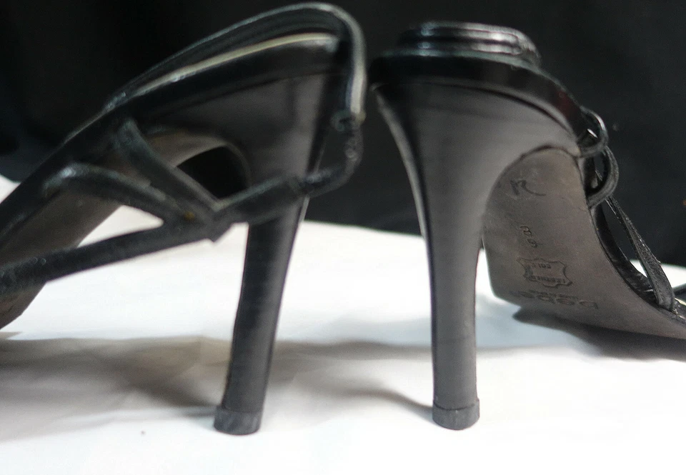 Impresionante cabestrillo trasero/tacones Bebe talla 6 Foto 3 de 4