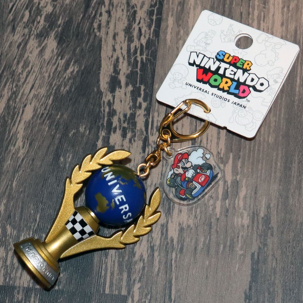 SUPER NINTENDO WORLD Mario Kart Universal Trophy Figure Keychain