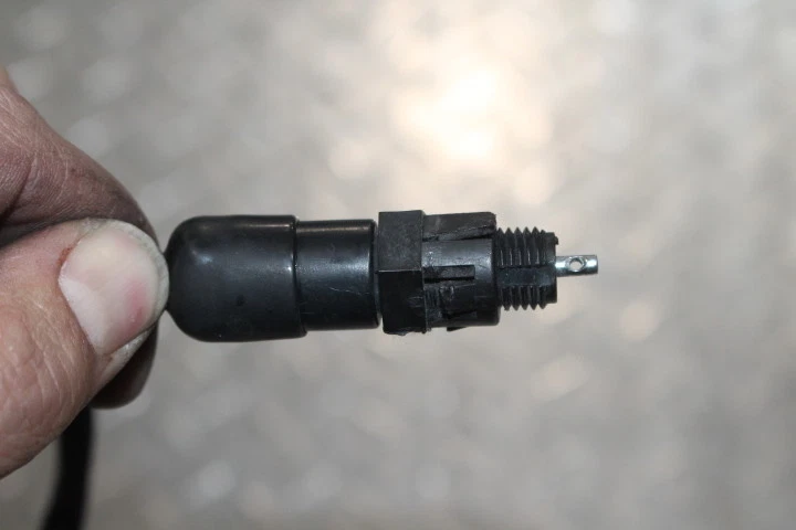 1999 KAWASAKI VULCAN 1500 VN1500A ЗАДНИЙ ТОРМОЗ ДАТЧИК - Изображение 4 из 4