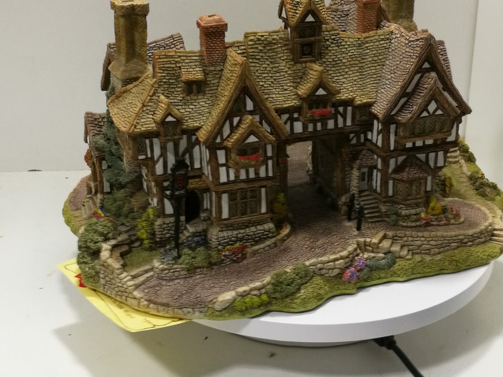 Lilliput Lane - The King's Arms Lilliput Lane - The King's Arms