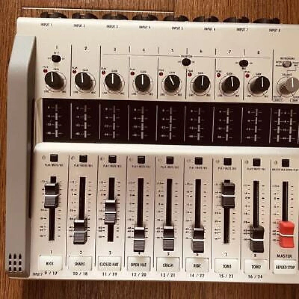 ZOOM R24 Multi-track Recorder 8-Track Japan Good Condition Working Tested - Image 3 of 4