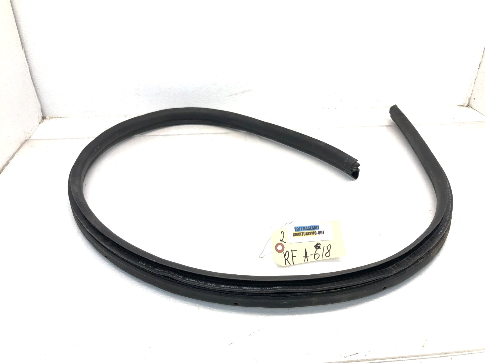 2008-2019 MASERATI GRANTURISMO S M145 RIGHT PASS FRONT DOOR WEATHERSTRIP SEAL OE