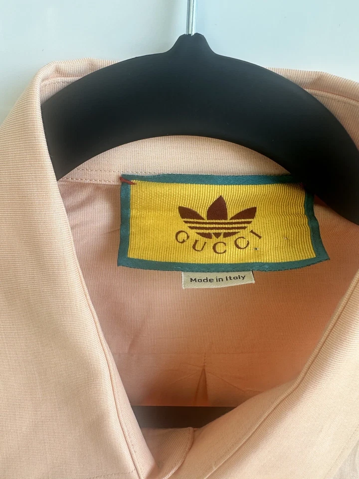 CAMISA GUCCI X ADIDAS PARA HOMBRE BOXY MELOCOTÓN MANGA LARGA ABOTONADA talla 50 $1200 Foto 4 de 4