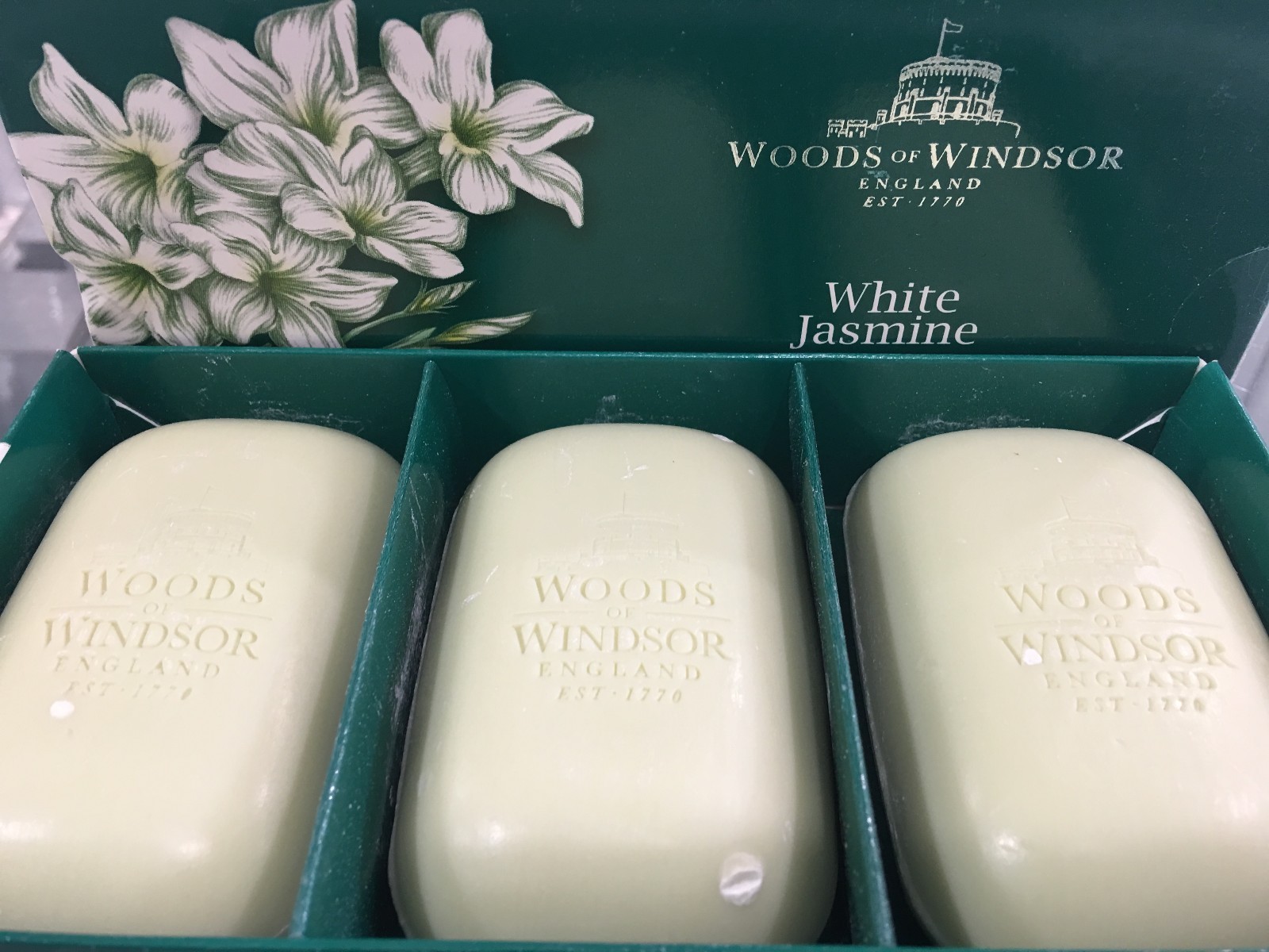 WOODS OF WINDSOR WHITE JASMINE FINE ENGLISH SOAP 3 X 100 G