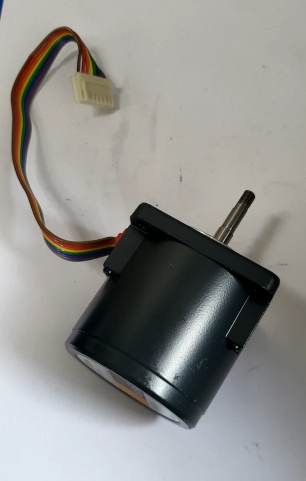ORIENTAL MOTOR K0111-M DC BRUSHLESS MOTOR (BR4.6b12) - Photo 4/4