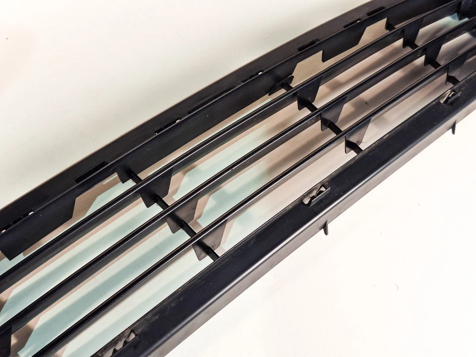 Parrilla central parachoques delantero Porsche Cayenne S 2003-2010 7L5 807 683 OEM Foto 4 de 4