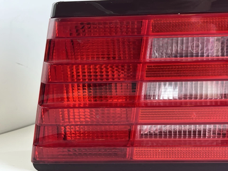 MERCEDES-BENZ SL320 1997 LUZ TRASERA DERECHA LUZ TRASERA OEM 1298203264 Foto 4 de 4