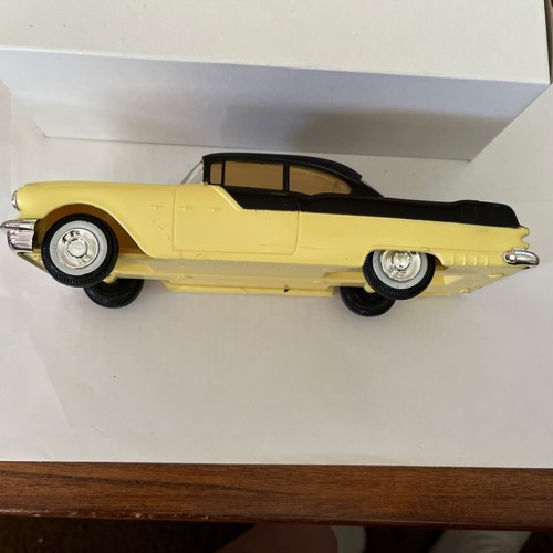 1955 Pontiac Star Chief Plastic Promo Model by Johan 1/25 Scale Yellow & Black - Picture 4 of 12