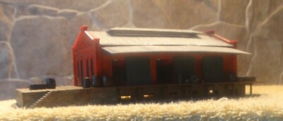 Pola   232   (Spur N)   Güterhalle - fertig gebaut