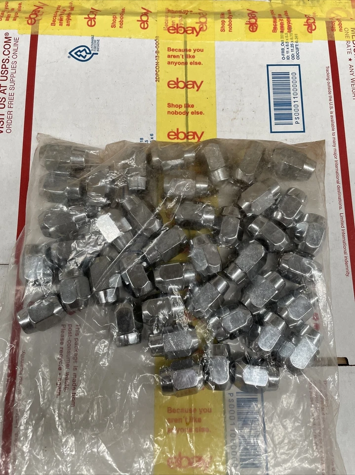 Ford Mustang 1965 tuercas Foto 2 de 2