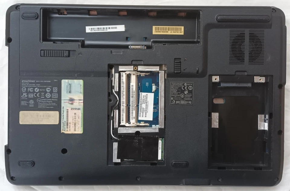 Emachines E527 PAWF5 L01 Laptop Notebook 15.6" 4GB 250GB Windows 7 Office Wi-Fi - Image 3 of 4