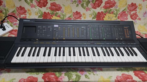 Yamaha PSR-6300 61 keys portable keyboard synthesizer w/cable - Picture 2 of 8