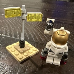 LEGO CITY: Space Starter Set (60077) Complete With Minifigs And Manual