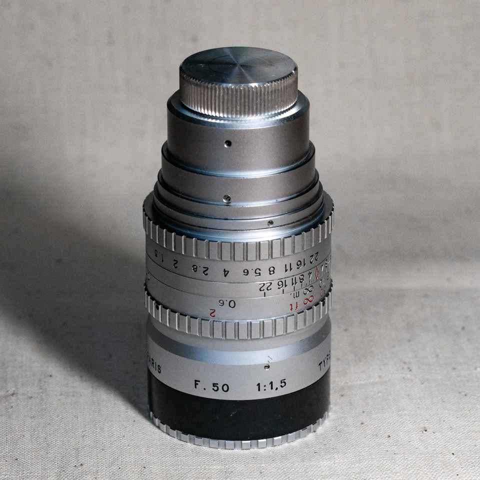 Lente Cine P. Angenieux 50mm f/1.5 Tipo S5 Montura C Cromo con Capucha y Tapas Originales Foto 3 de 4