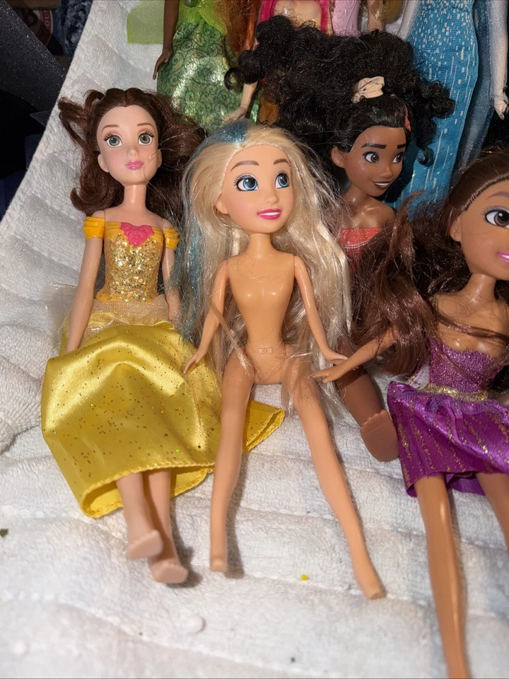 Muñecas de moda Barbie de personajes surtidos de Disney Foto 2 de 4