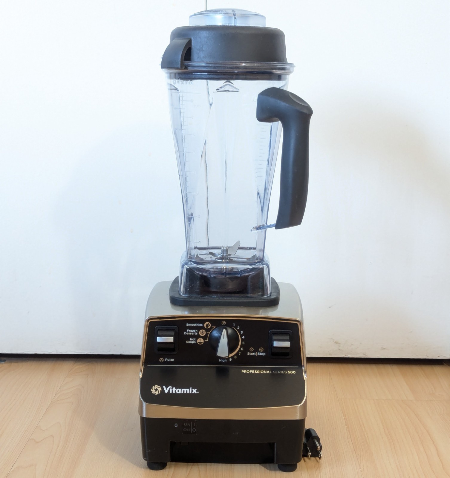 Vitamix Professional Series 500 Blender Model VM0102B with 6