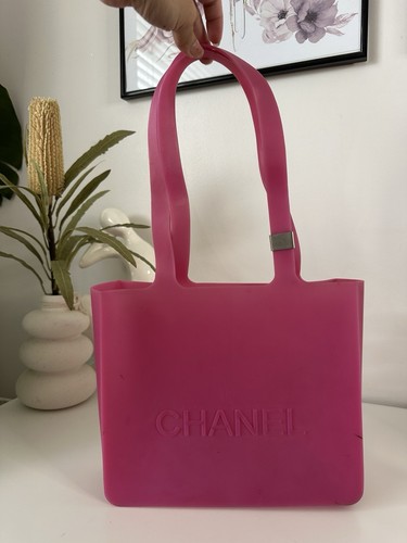 CHANEL CC Logo Pink Rubber Jelly Tote Bag - Picture 3 of 20