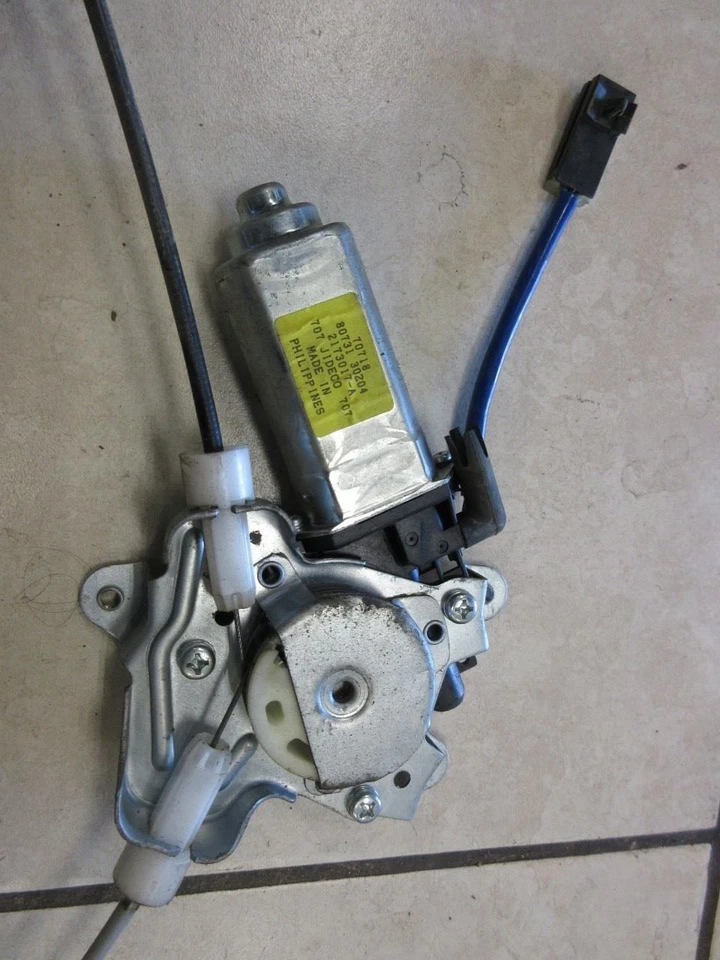 Regulador de ventana de puerta de conductor LH Nissan UD3300 OEM con motor 80731-30Z04 Foto 2 de 4