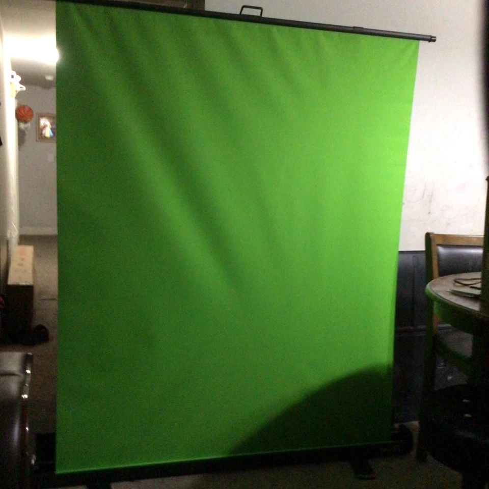 Elgato Green Screen, Retractable,  Chroma Key,  58.27” x 70.87” 20GAF9901 - Image 4 of 4