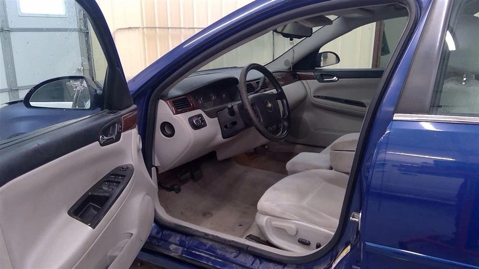 Manija de puerta exterior delantera izquierda usada se adapta a: Chevrolet Impala 2006 delantera izquierda Foto 2 de 4