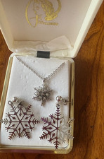 Christmas Snowflakes Pendant and Earrings Set