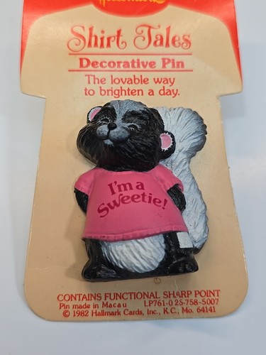 Hallmark Shirt Tales Pin Skunk in Pink Shirt I'm a Sweetie! 1980 Vintage