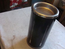 escaso cenicero de pie de metal negro y plateado 19 1/2" de alto DECO