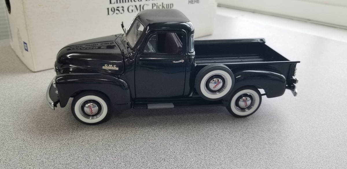 ダンバリーミント製　1953 GMC ピックアップ　1/24 1:24 Danbury Mint 1953 GMC Pickup Truck #2295/5000 Black With Box