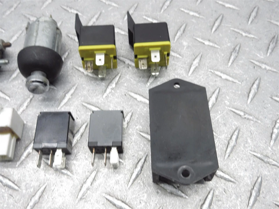 Harley Davidson Electra Glide 2003 FLHTTCI lote de relés de fusibles eléctricos eléctricos Foto 4 de 4