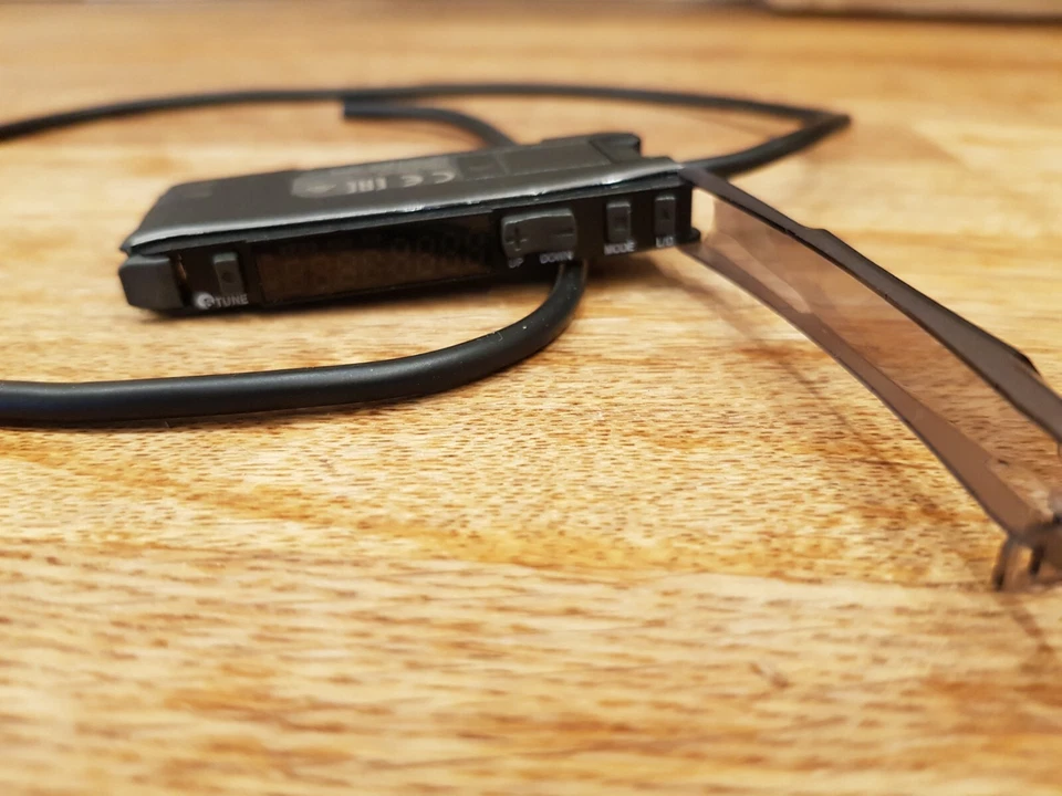 Omron Automation E3X-HD41 2M Fibre Optic Sensor PNP 24V Used - Image 4 of 4