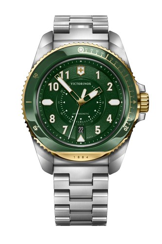.. A ..¨̮　1011 Victorinox 241770 Inox V SS/Nylon Quartz Men's Watch Used From