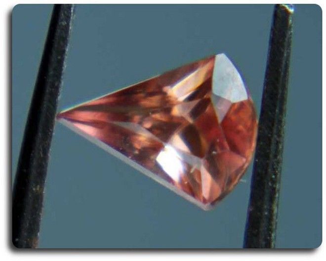 Rhodochrosite orange 0.32 cts pierre taillée afrique du sud vvs