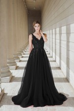 Black Queen - Black V-neck Lace Light-weighted Low-back A-line Gown Colored