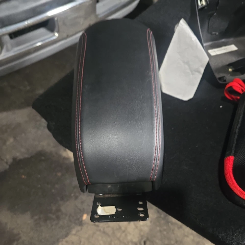 💎 2015-2017 Jeep Renegade черная центральная консоль кожаная раздвижная крышка подлокотника изготовитель оборудования - Изображение 4 из 4