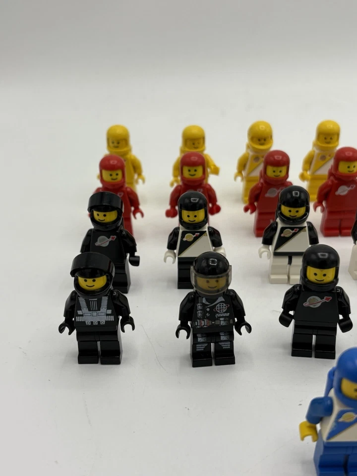 Vintage Lego Red White Blue Yellow Spaceman Minifigure Bundle Lot Of 26 - Image 2 of 4