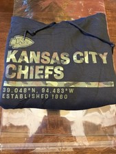 Kansas City Chiefs Hooded Sweatshirt Camo Arrowhead latitude/longitude Est.1960