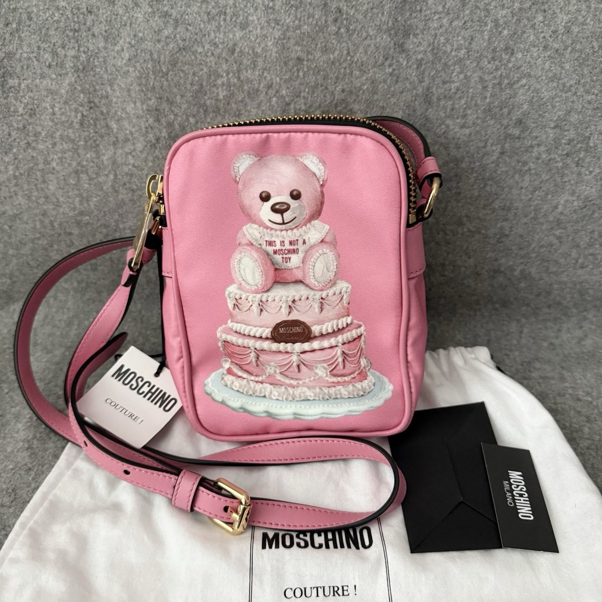 ☆最終SALE☆ MOSCHINO ブラックベルベットバッグ Moschino Fragrances black duffle travel bag overnight shoulder