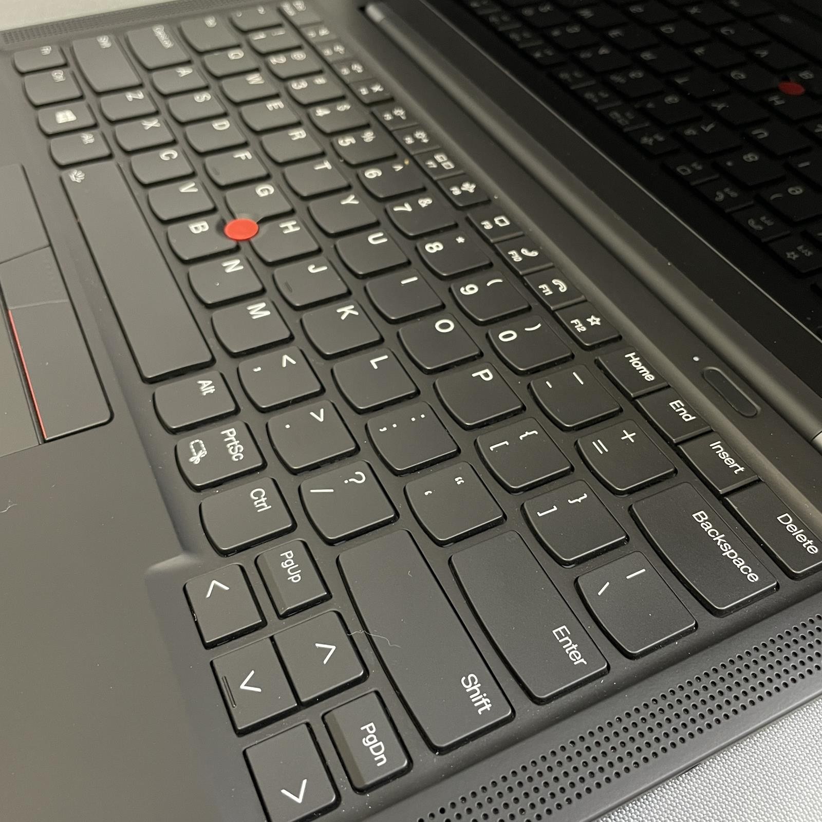 LENOVO ThinkPad X1 Carbon Gen 9, 14-Inch Laptop, with Core i7 1185G7, None NVMe (Non-Volatile Memory Express), Windows 11 Pro