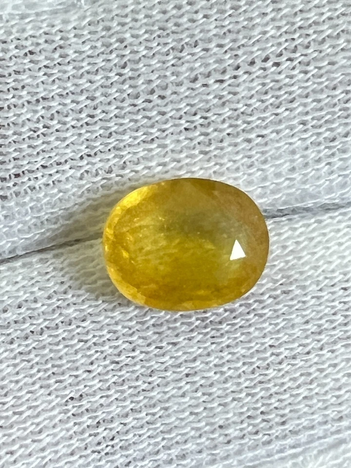 Zafiro amarillo natural |Piedra preciosa suelta | Certificado |Ovalado | 3,80 cts | Bangkok GF Foto 2 de 3