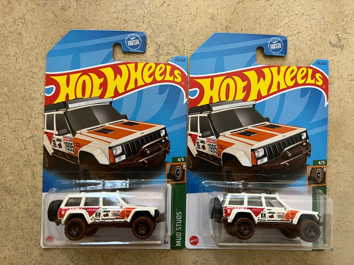 Hot Wheels Treasure Hunt 2023 - Jeep Cherokee '95 - édition Spéciale Mud Studs - Neuf