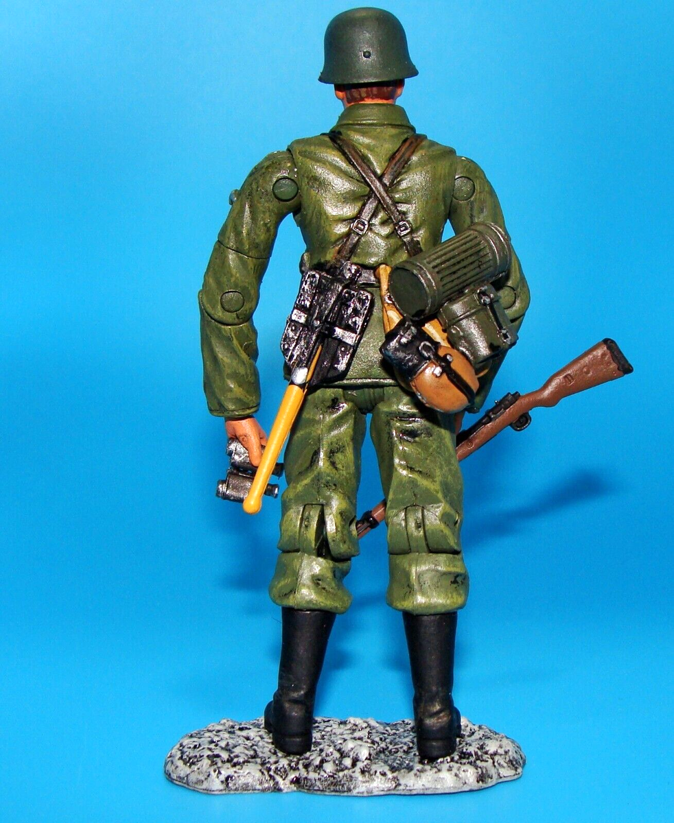 1:18 Forces of Valor Unimax WWII German Infantry Rifleman Battle