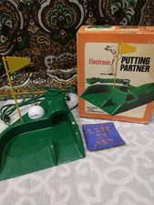 Vintage Oscar Jr.  Putting Partner w/ Box + Keychain (See description)