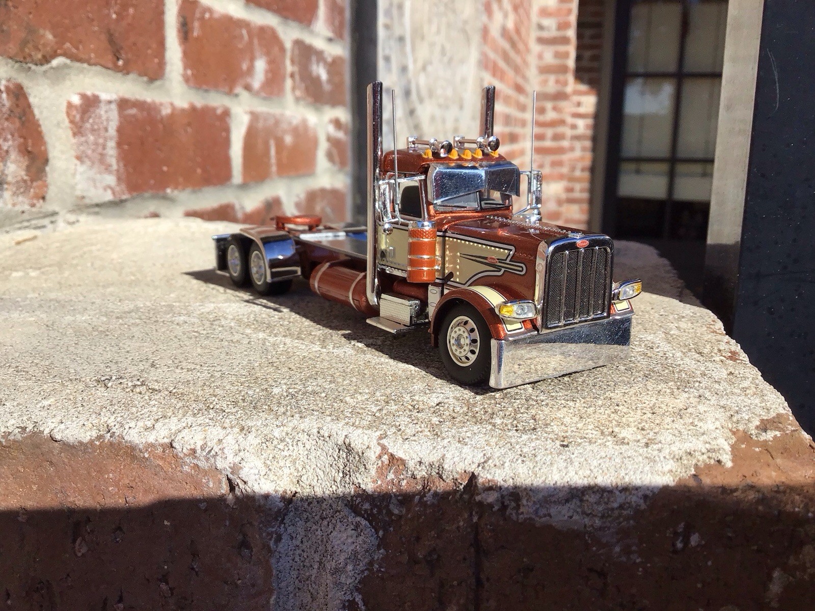 DCP FIRST GEAR 1/64 SCALE 389 PETERBILT DAY CAB,  “Custom”