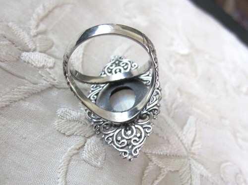 Rainbow Moonstone Filigree Ring / size 7 / 925 Sterling Silver / 4.75ct, 7g - Picture 6 of 7