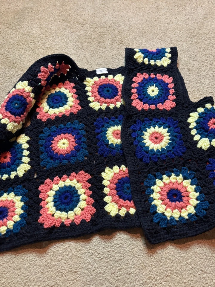 Hecho a Mano Abuela Cuadrado Tejido Crochet Años 70 Manta Afgano Retazos Suéter Chaleco XL Foto 4 de 4