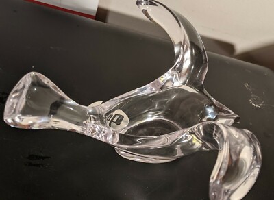 Sturdy Glass candy dish without scratching or Marks or scuffing.